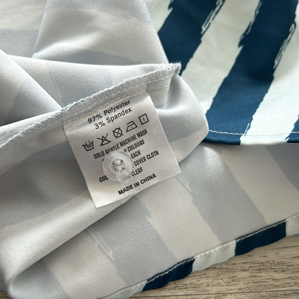 NWOT Men's Casual Button Down Shirt - Blue Parrot Print - Picture 7 of 11